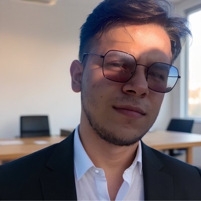 Emir Yiğit sistem yönetimi ve IT danışmanlık profil görseli